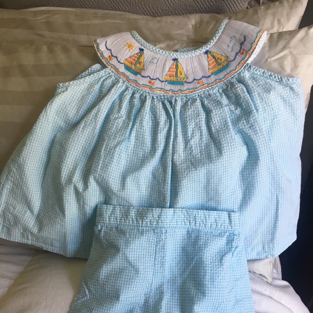 Smocked seersucker top and shorts set girls sz 3